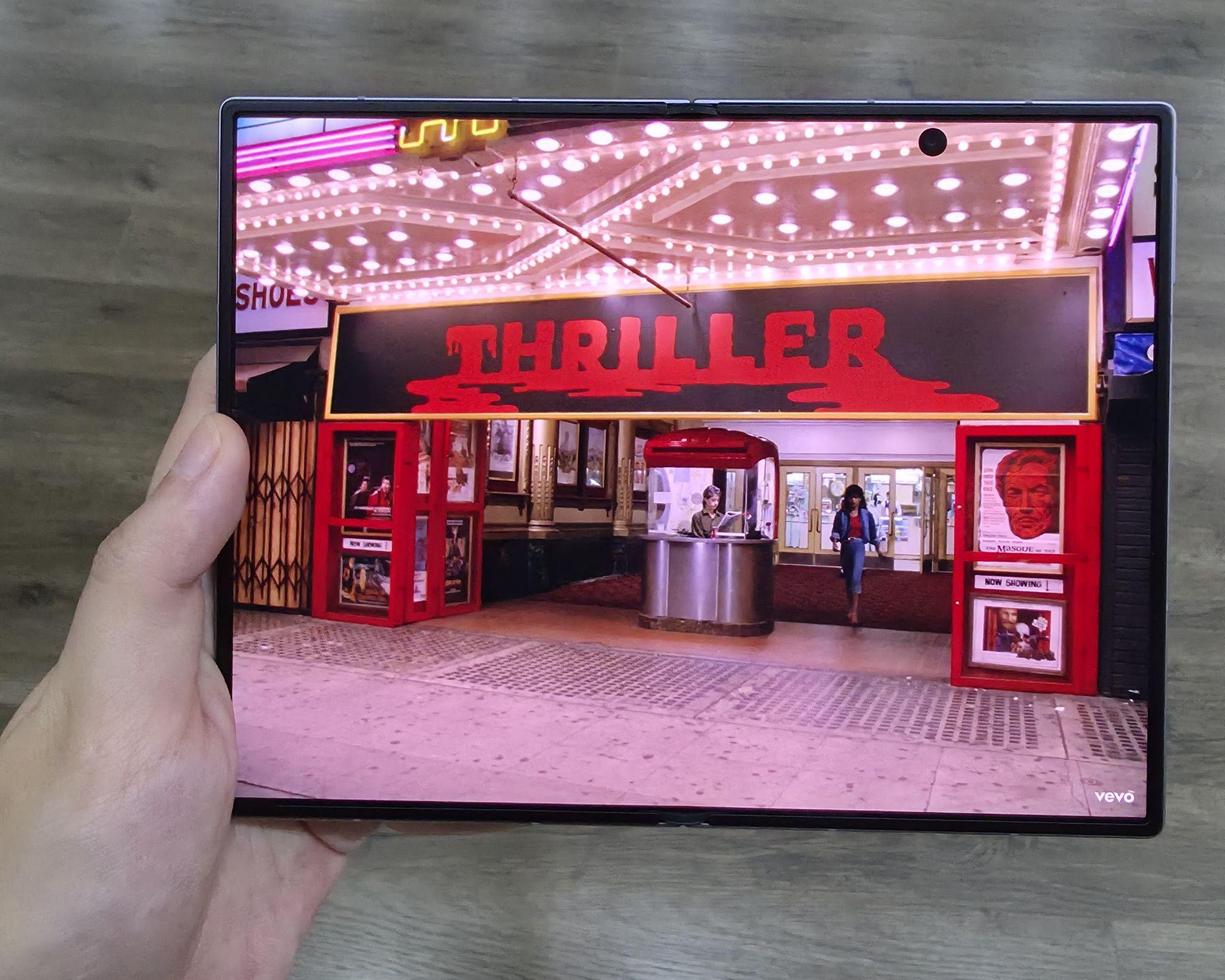 Tr&ecirc;n tay Galaxy Z Fold8 hot rần rần: M&agrave;n h&igrave;nh đ&atilde; mắt, c&agrave;y FanCam cực mượt! - Ảnh 7.
