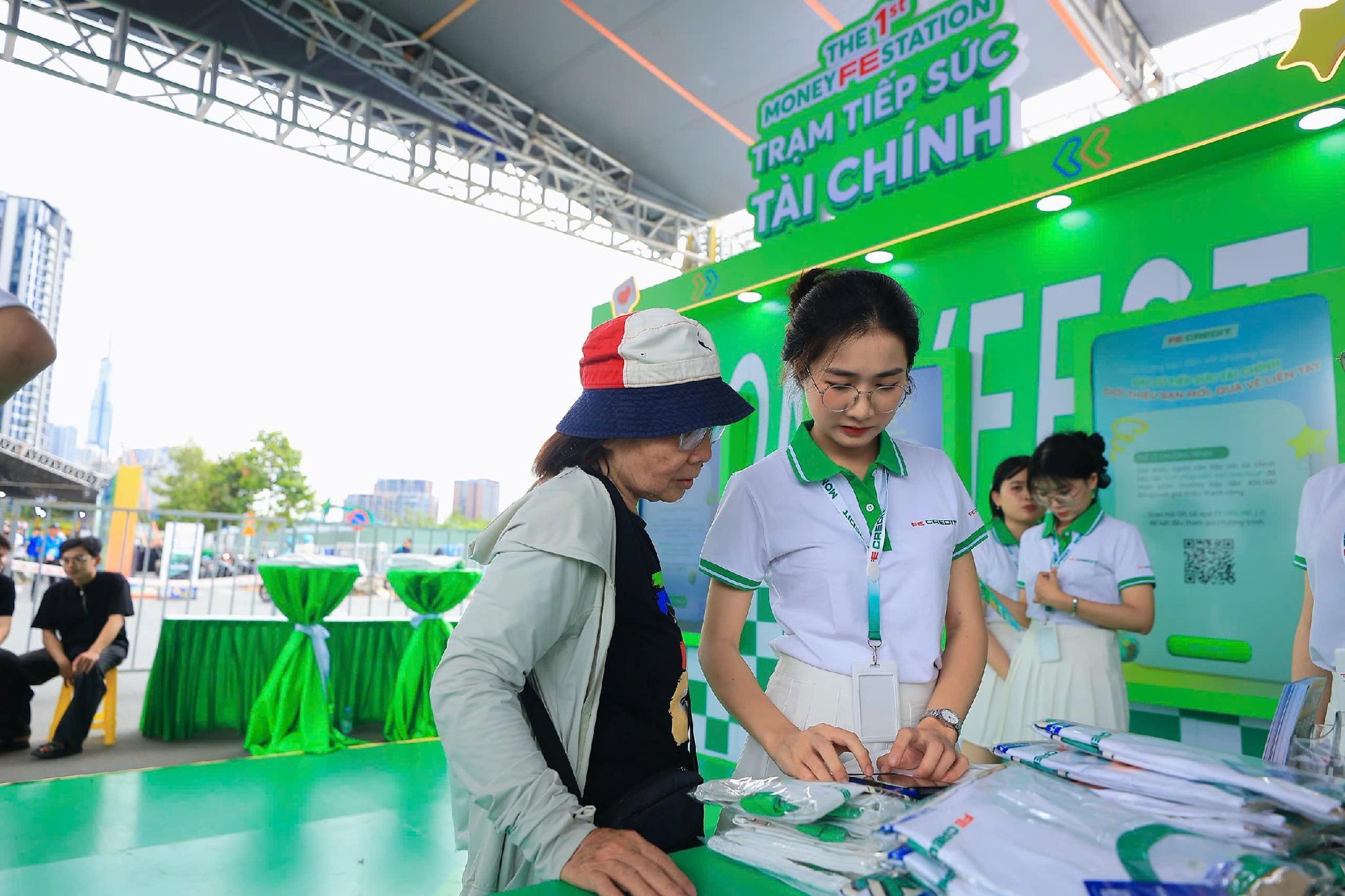 &ldquo;Đập&rdquo; hộp &acirc;m nhạc khổng lồ của TP.HCM, c&oacute; g&igrave; hot? - Ảnh 7.