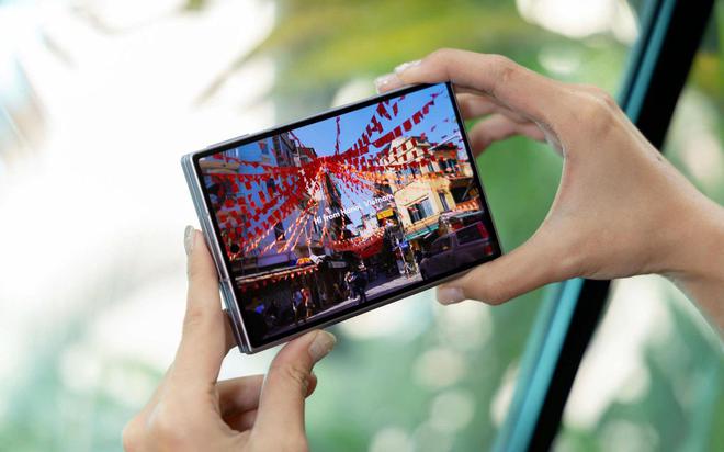 Trực tiếp trải nghiệm &ldquo;hot trend&rdquo; Galaxy Z Fold8: Si&ecirc;u mỏng nhẹ, c&agrave;y phim đu idol cực đ&atilde;- Ảnh 1.