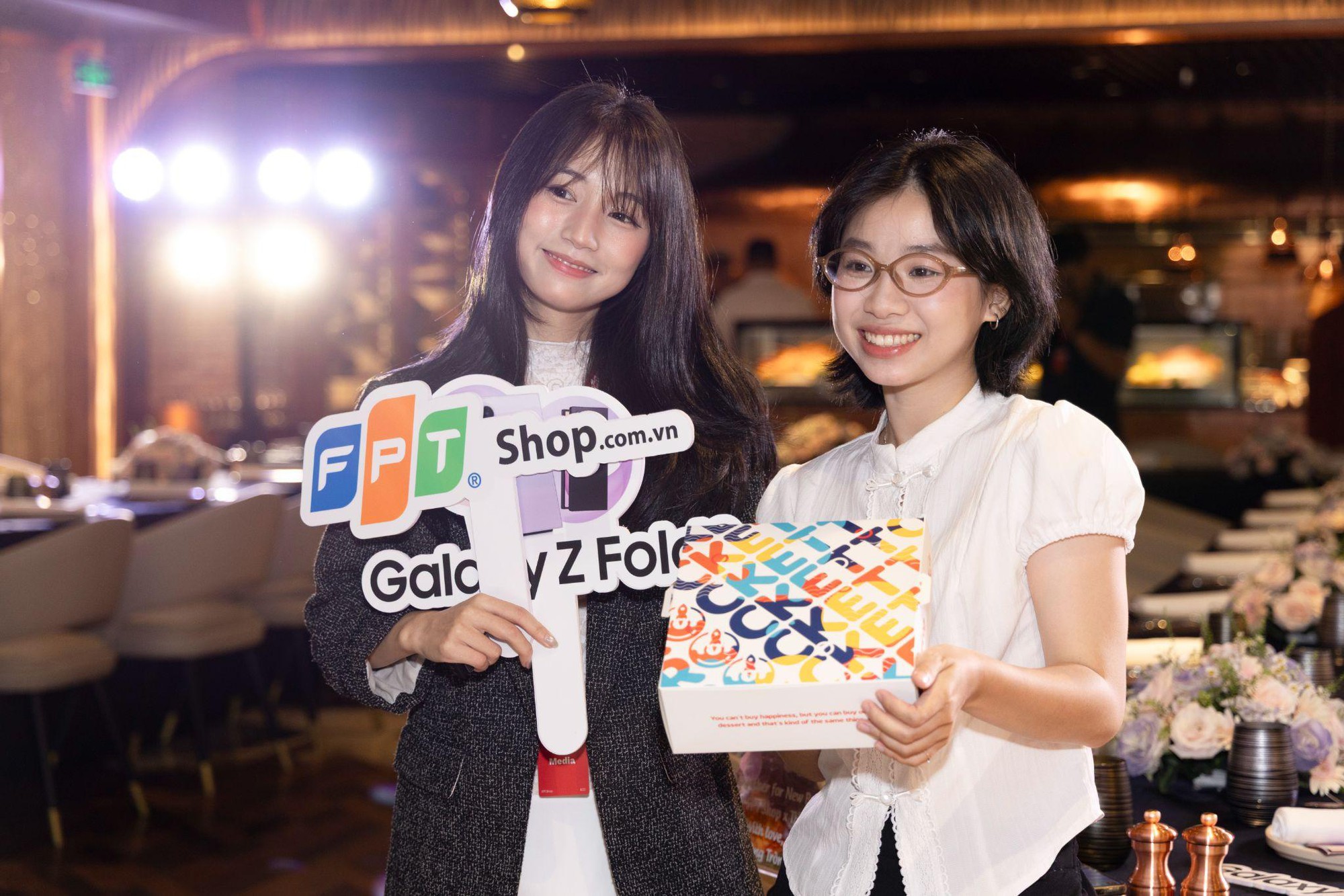 FPT Shop tặng quà hơn 12 triệu đồng cho khách nhận sớm Galaxy Z series mới - Ảnh 4.