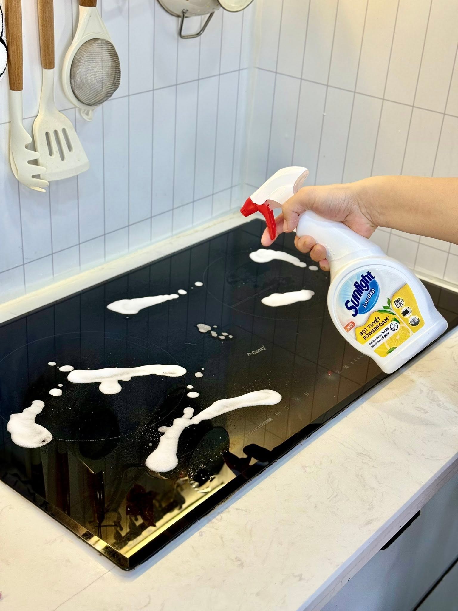 Mẹ đảm H&agrave; Nội biến bếp hẹp th&agrave;nh kh&ocirc;ng gian gọn g&agrave;ng với b&iacute; k&iacute;p dọn dẹp 3 ph&uacute;t - Ảnh 8.