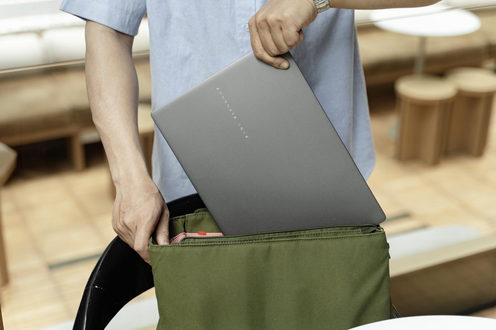 B&agrave;i to&aacute;n mua laptop đi học: Đừng để chi ph&iacute; ẩn b&agrave;o m&ograve;n ng&acirc;n s&aacute;ch 4 năm đại học - Ảnh 1.