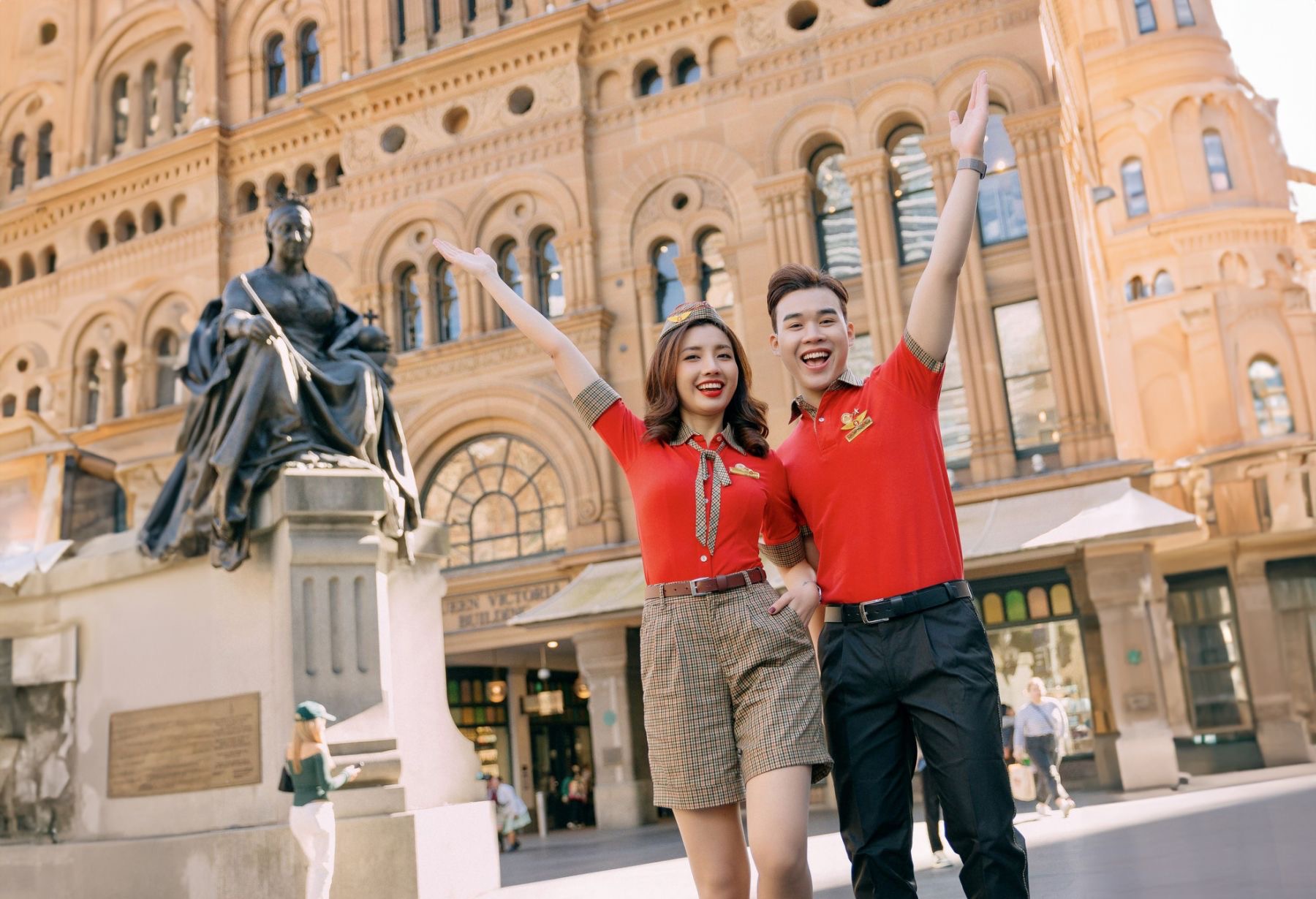 Sắc đỏ Vietjet được bình chọn “Đồng phục tiếp viên hàng không đẹp nhất thế giới” - Ảnh 1.