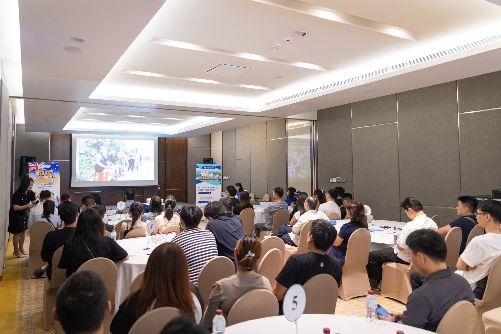Vision First - Định h&igrave;nh lộ tr&igrave;nh học tập, nghề nghiệp v&agrave; di tr&uacute; tại &Uacute;c - Ảnh 1.