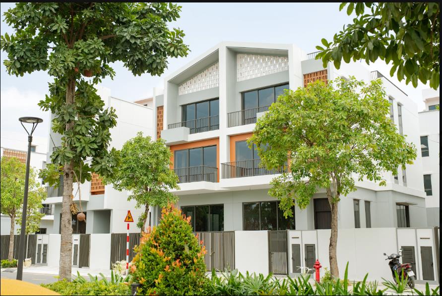 Hạ tầng khu Tây TP.HCM hoàn thiện, bất động sản nhà phố hút khách - Ảnh 3.