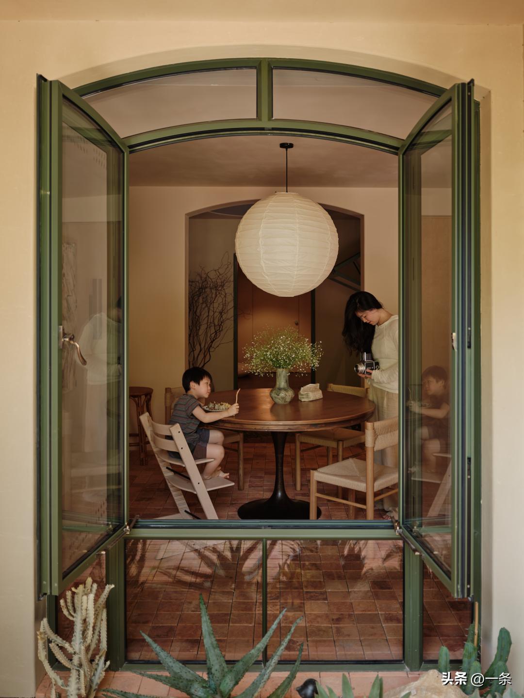 Người phụ nữ 33 tuổi cải tạo căn nhà bỏ hoang thành tổ ấm 680m²: Không phòng khách truyền thống, sống giữa cây xanh như nghỉ dưỡng mỗi ngày- Ảnh 28.