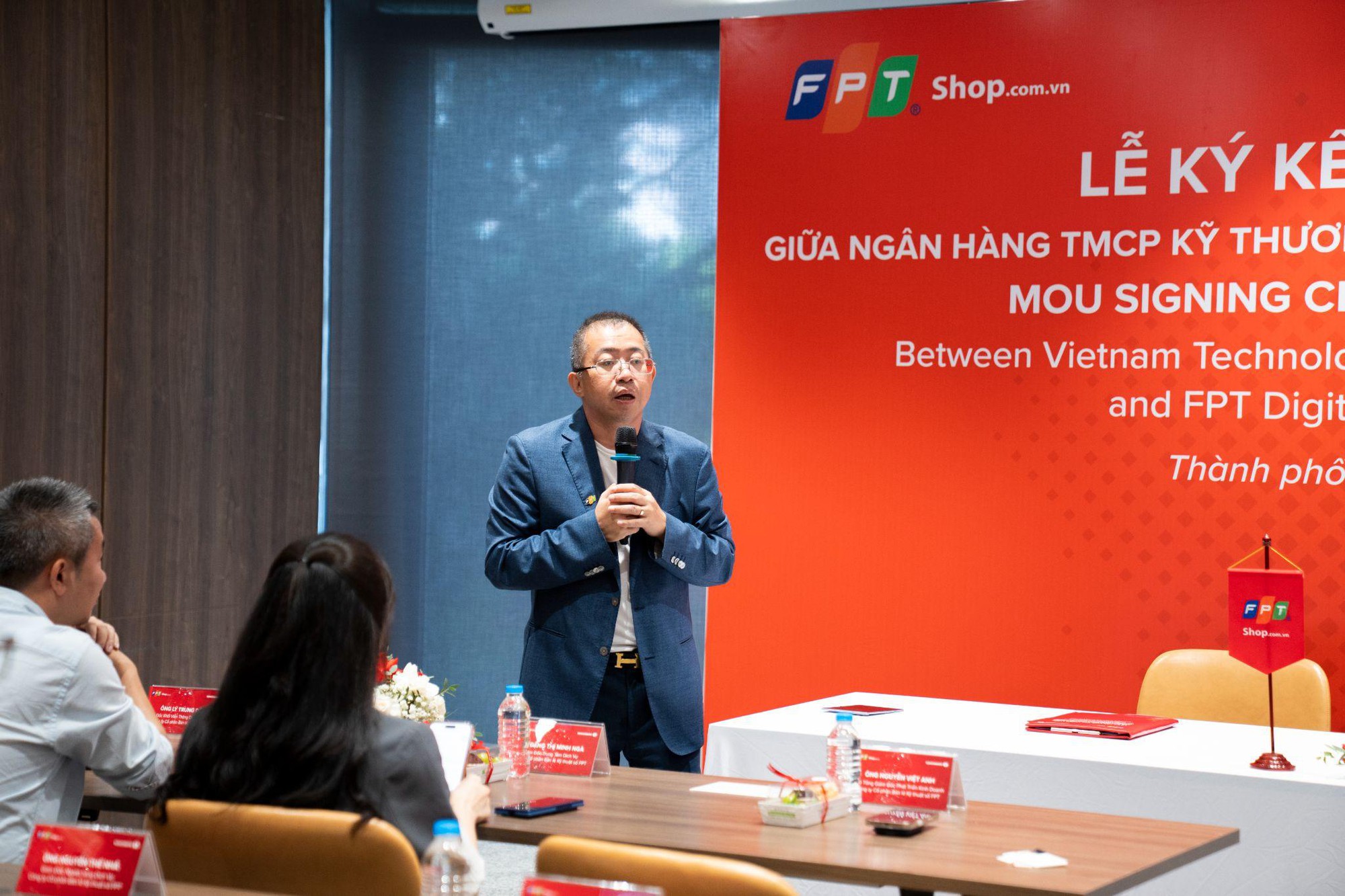 FPT Retail & Techcombank bắt tay ph&aacute;t triển hệ sinh th&aacute;i t&agrave;i ch&iacute;nh số, n&acirc;ng cao trải nghiệm mua sắm c&ocirc;ng nghệ - Ảnh 2.