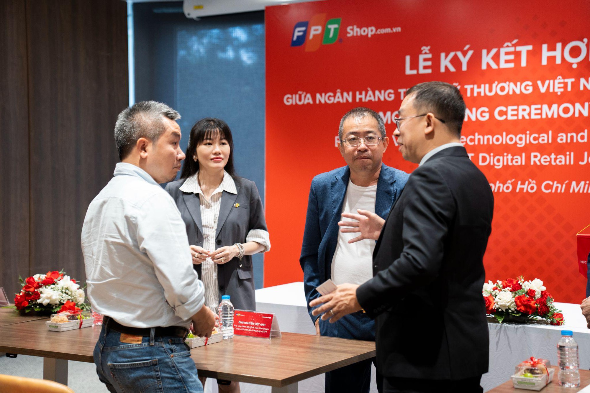 FPT Retail & Techcombank bắt tay ph&aacute;t triển hệ sinh th&aacute;i t&agrave;i ch&iacute;nh số, n&acirc;ng cao trải nghiệm mua sắm c&ocirc;ng nghệ - Ảnh 3.