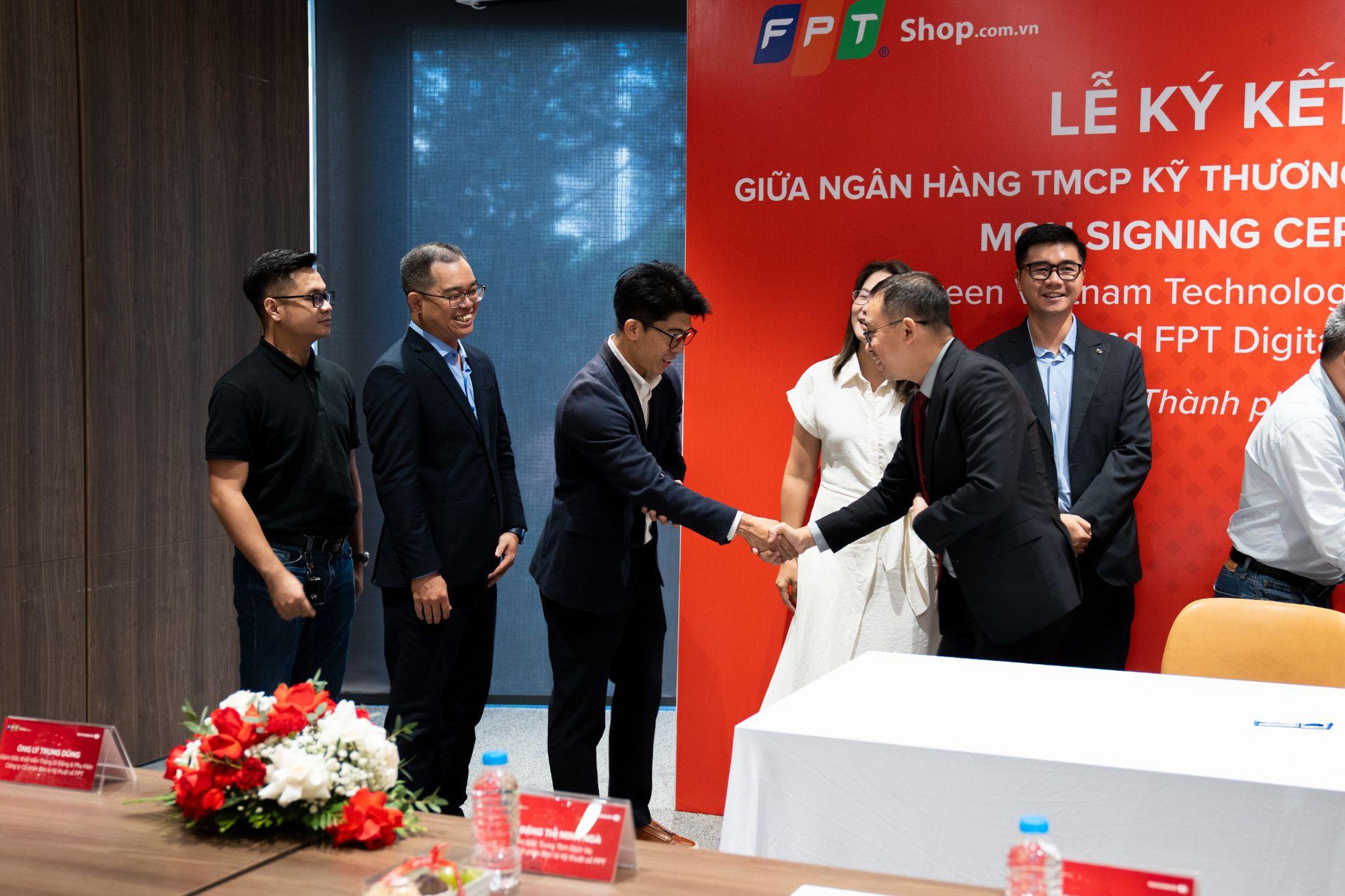 FPT Retail & Techcombank bắt tay ph&aacute;t triển hệ sinh th&aacute;i t&agrave;i ch&iacute;nh số, n&acirc;ng cao trải nghiệm mua sắm c&ocirc;ng nghệ - Ảnh 4.
