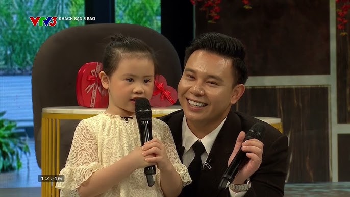 Màn dỗ con đầy cảm lạnh của cán bộ Đông Hùng: Nhìn biểu cảm của bé Lam mà "gai cô gai dì" vừa thương vừa buồn cười- Ảnh 1.
