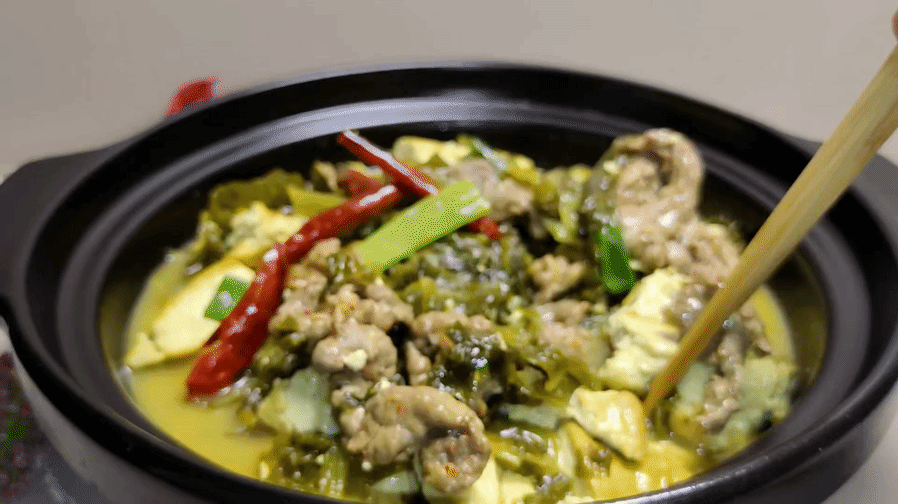 M&oacute;n ăn n&agrave;y c&oacute; rau, thịt v&agrave; đậu, hương vị chua ngọt đậm đ&agrave;, nghĩ th&ocirc;i đ&atilde; thấy th&egrave;m! - Ảnh 1.