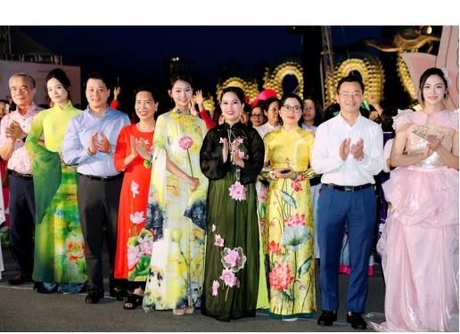BST "Sắc Hỷ Lạc Việt"của NTK Hương Beful trong Tuần lễ Thời trang  - Ảnh 10.