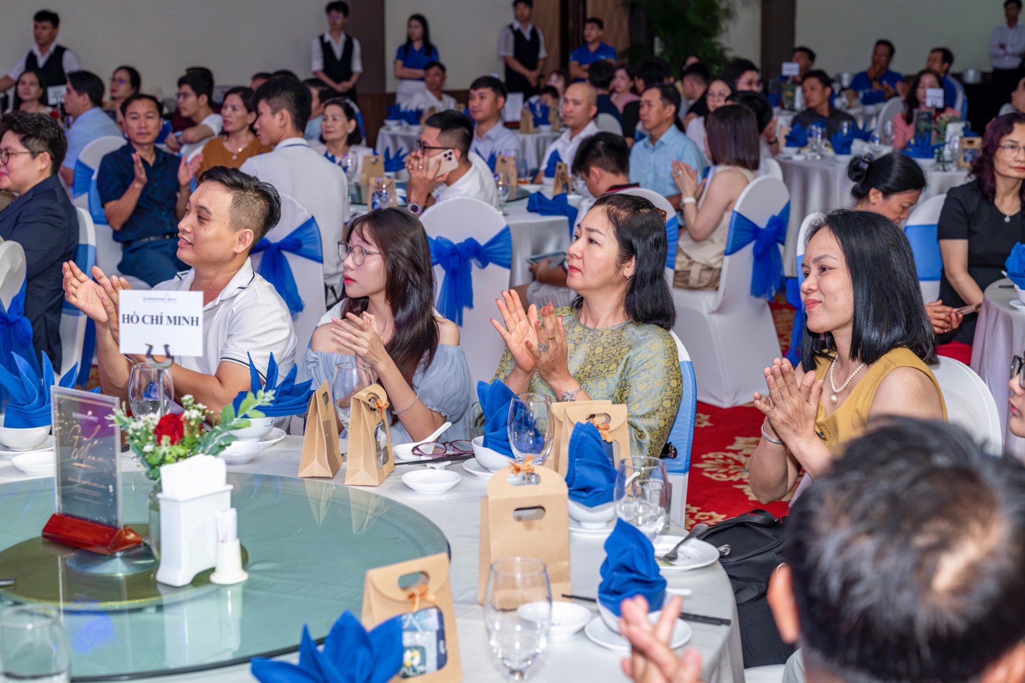 An Lập Ph&aacute;t tổ chức du lịch Nha Trang tri &acirc;n hệ thống đại l&yacute;- Ảnh 2.