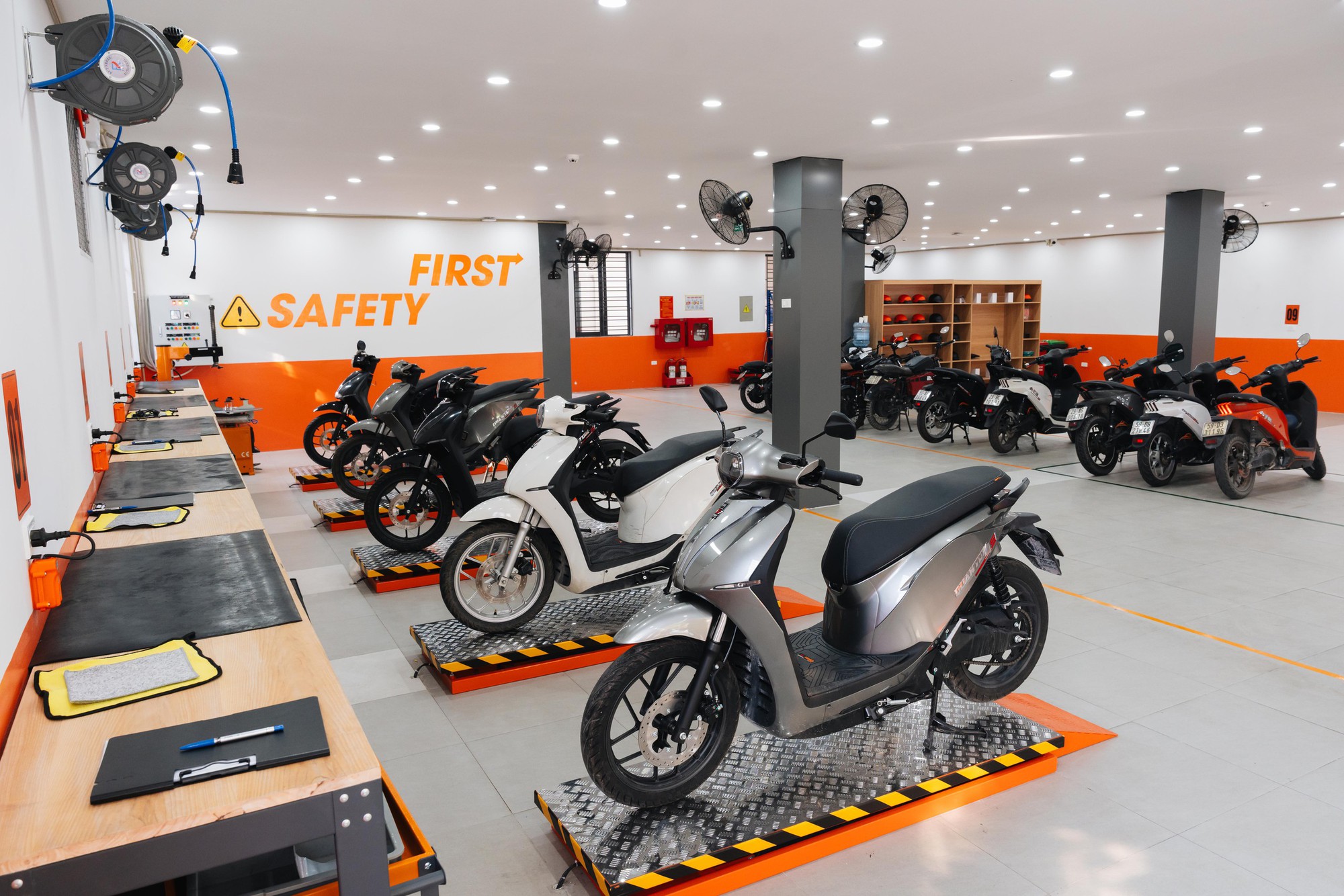 Dat Bike vừa mở nh&agrave; m&aacute;y thu nhỏ ở H&agrave; Nội: Xe lỗi, hỏng kh&ocirc;ng c&ograve;n phải "đưa về ngoại"- Ảnh 2.