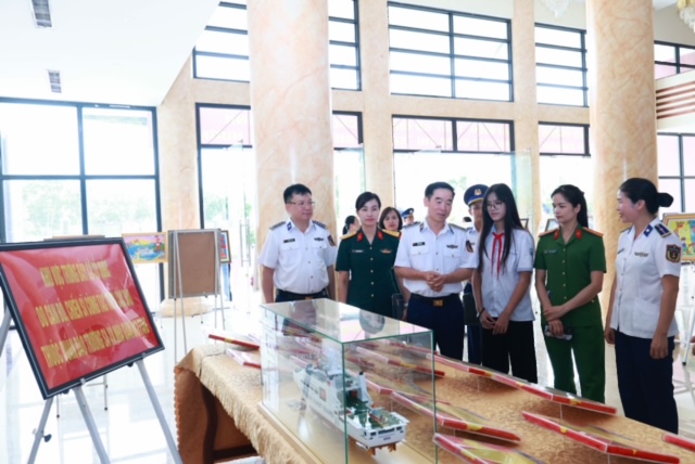 &ldquo;Hải tr&igrave;nh&rdquo; bồi dưỡng t&igrave;nh y&ecirc;u biển, đảo - Ảnh 1.
