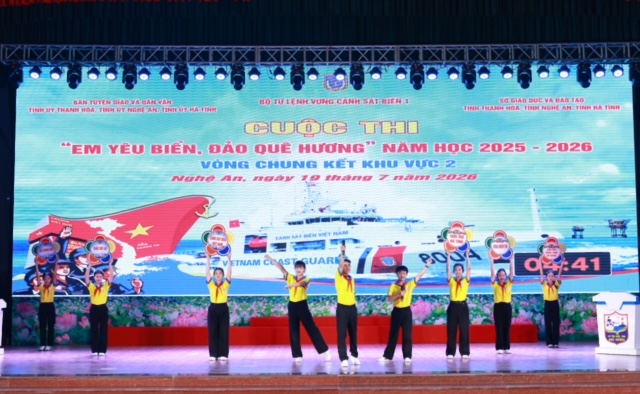 &ldquo;Hải tr&igrave;nh&rdquo; bồi dưỡng t&igrave;nh y&ecirc;u biển, đảo - Ảnh 3.