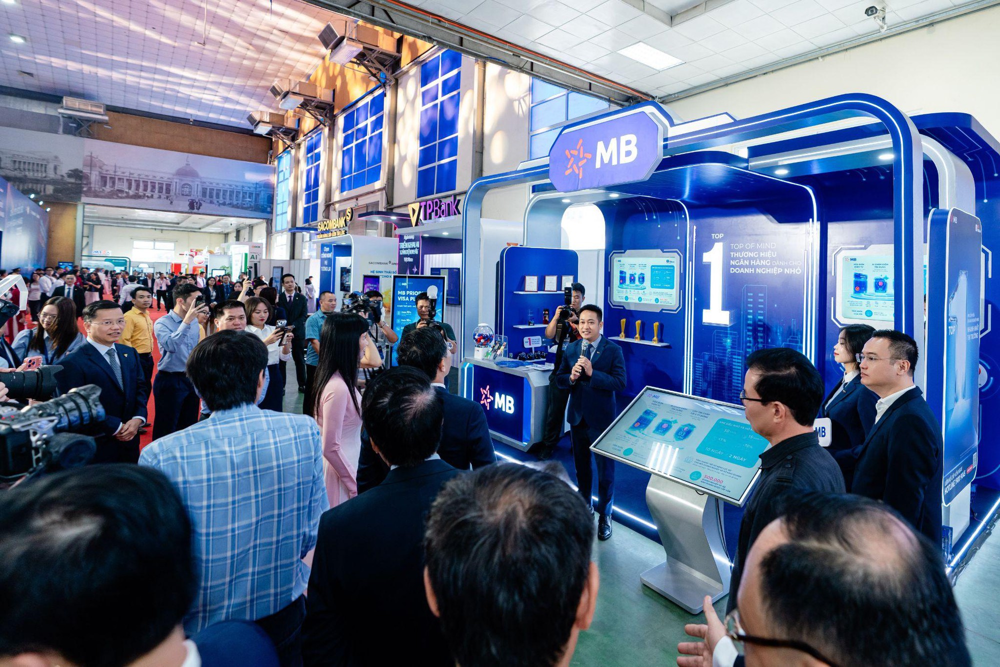 BIZ MBBank ứng dụng AI và dữ liệu, rút ngắn hành trình vốn cho doanh nghiệp - Ảnh 2.