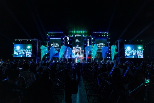 Hàng nghìn khán giả “cháy” hết mình trong đêm nhạc hội bùng nổ VPBank Prime's Night, tiếp lửa hơn 10.500 runner trước Race Day- Ảnh 1.