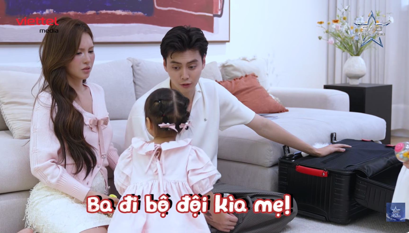 Tuấn Dương c&oacute; 2 c&ocirc; con g&aacute;i &ldquo;m&aacute;t l&ograve;ng m&aacute;t dạ&rdquo;: Lo lắng khi biết ba đi "Sao Nhập Ngũ", c&ograve;n gửi đồ chơi l&agrave;m h&agrave;nh trang cho ba l&ecirc;n đường- Ảnh 2.