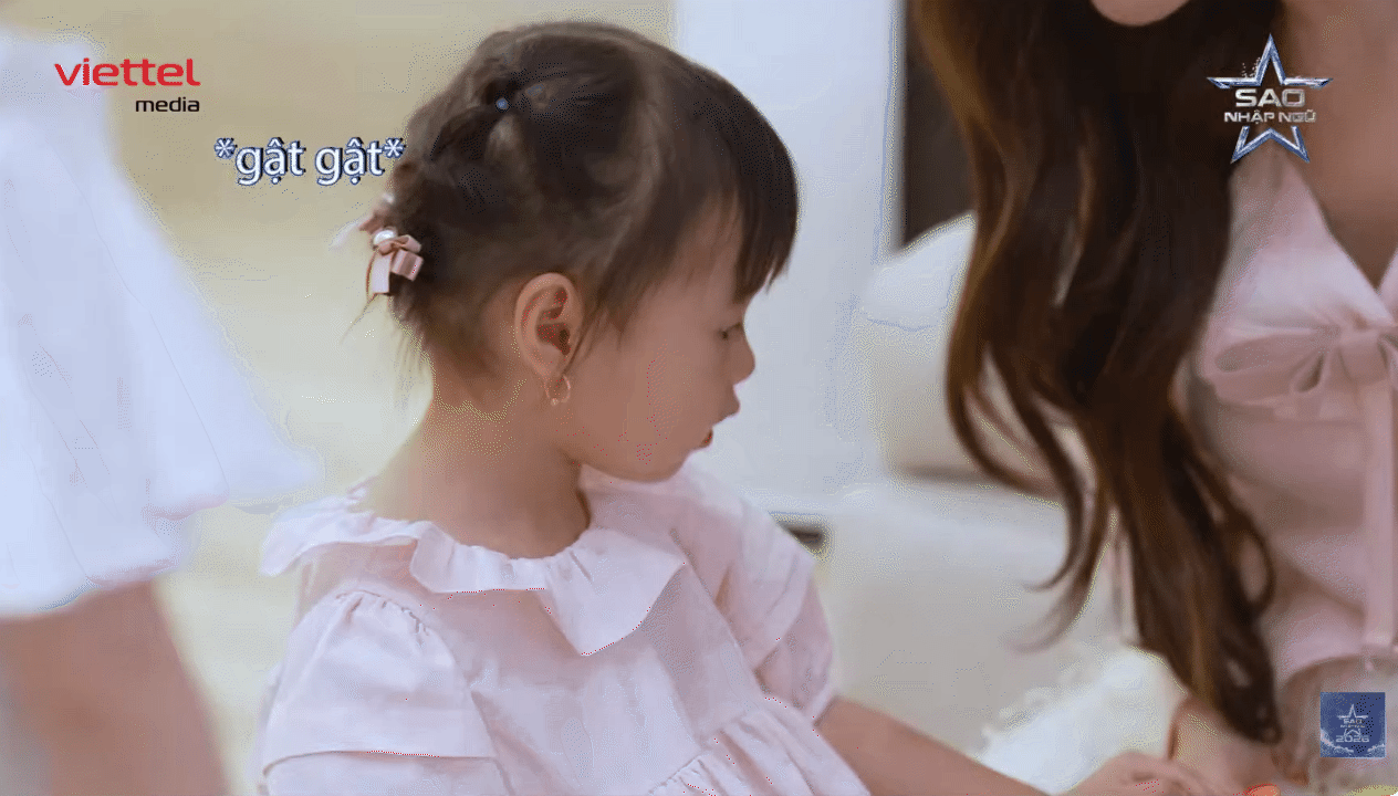 Tuấn Dương c&oacute; 2 c&ocirc; con g&aacute;i &ldquo;m&aacute;t l&ograve;ng m&aacute;t dạ&rdquo;: Lo lắng khi biết ba đi "Sao Nhập Ngũ", c&ograve;n gửi đồ chơi l&agrave;m h&agrave;nh trang cho ba l&ecirc;n đường- Ảnh 3.