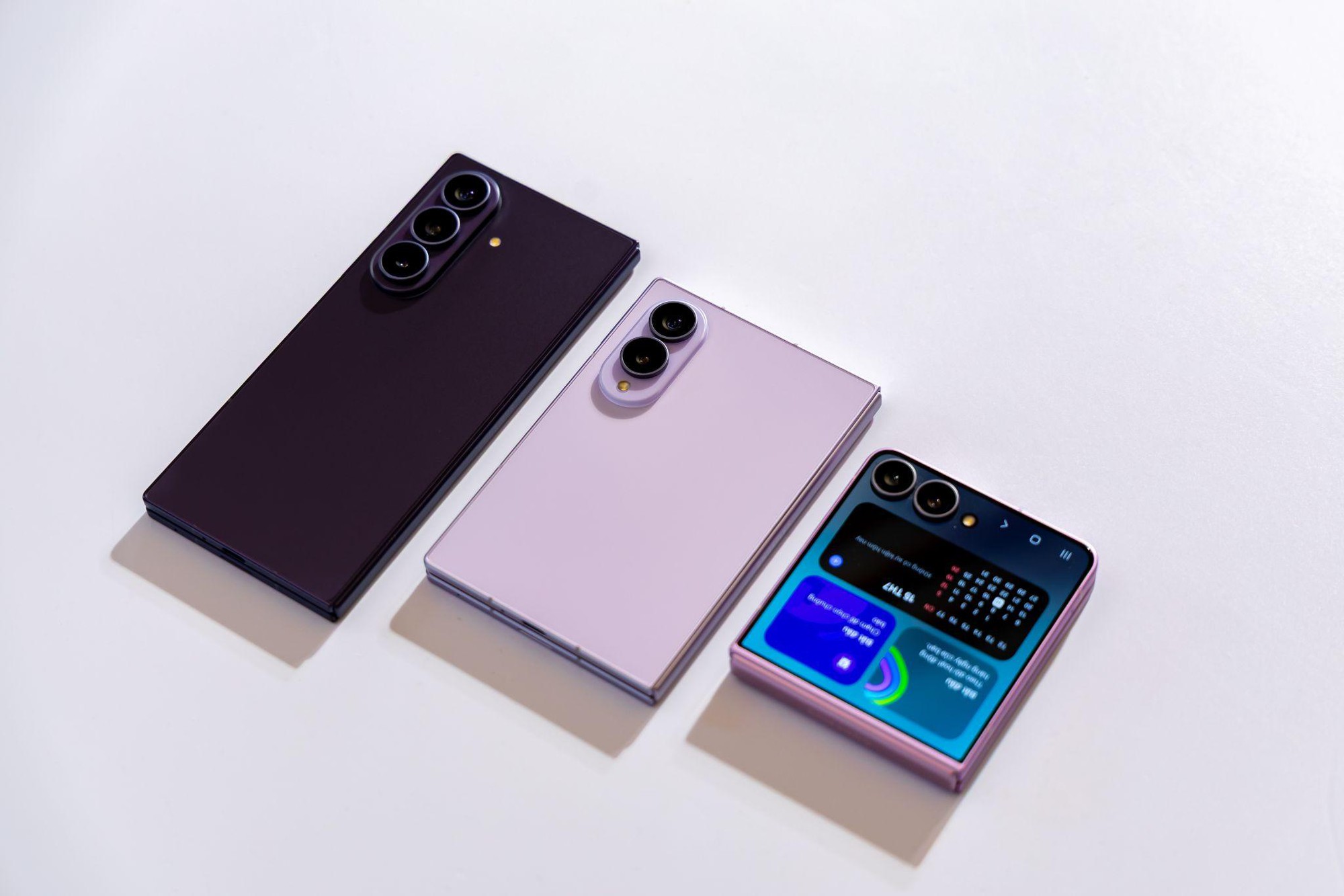 Biến điện thoại của bạn thành Galaxy Z8 Series, trải nghiệm gập mở thú vị từ Samsung - Ảnh 1.