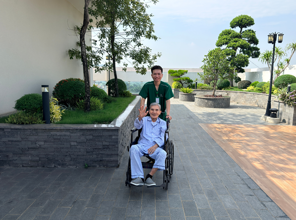Người con 70 tuổi vẫn chăm cha 101 tuổi: Hành trình viết tiếp chữ Hiếu tại Phương Đông Asahi - Ảnh 3.