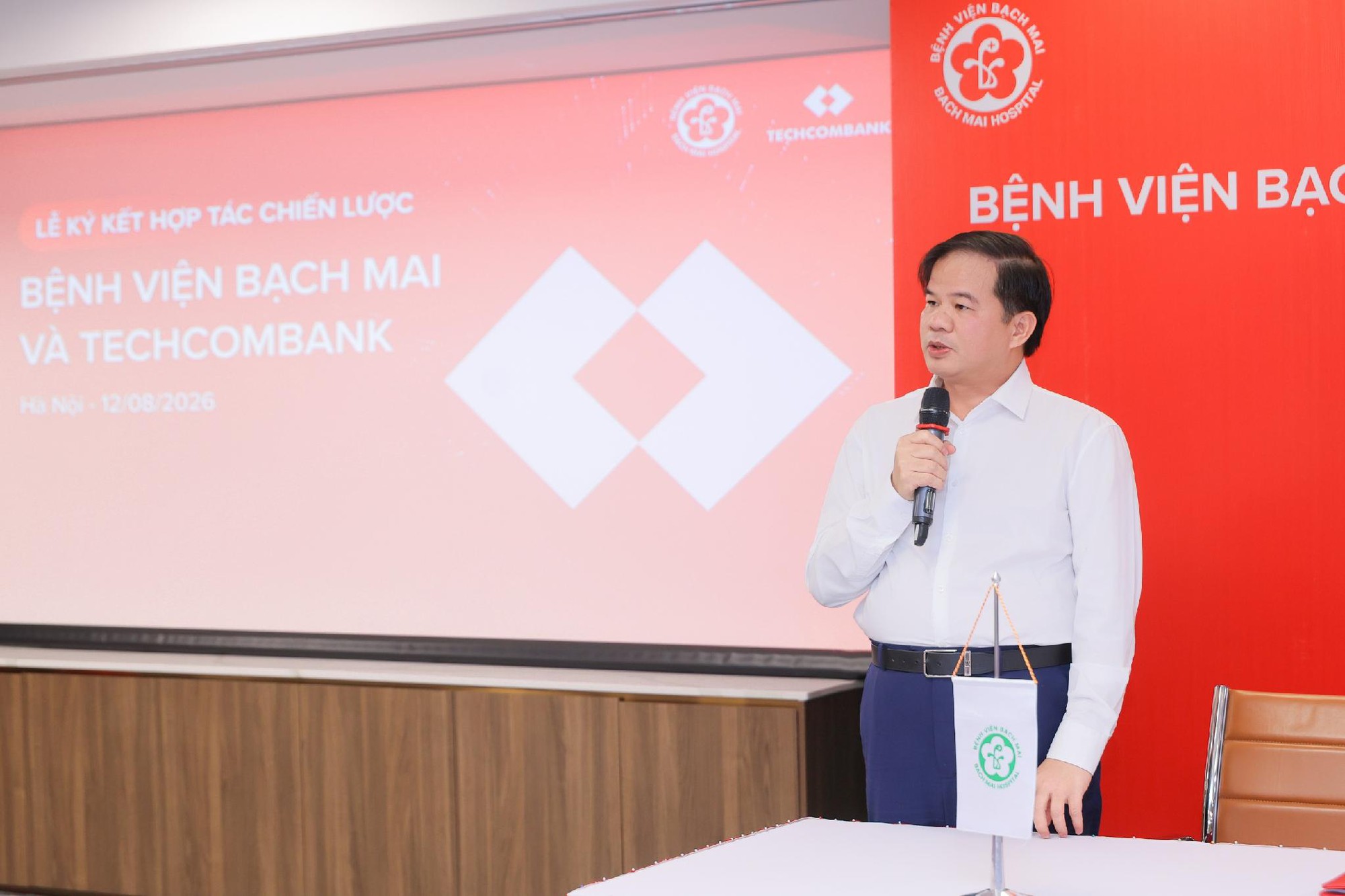 &rlm;Bệnh viện Bạch Mai v&agrave; Techcombank hợp t&aacute;c x&acirc;y dựng hệ sinh th&aacute;i t&agrave;i ch&iacute;nh y tế hiện đại, n&acirc;ng cao hiệu quả vận h&agrave;nh v&agrave; trải nghiệm người bệnh&rlm; - Ảnh 1.