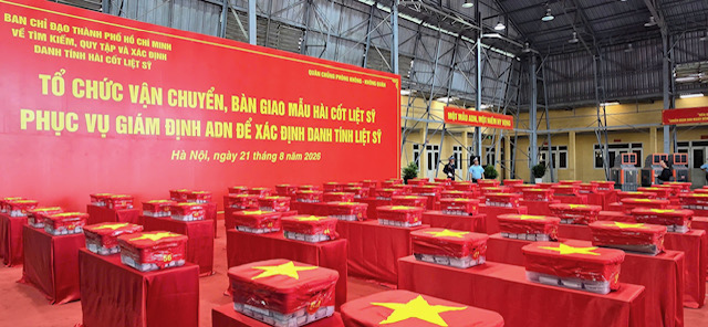 Chuyến bay đặc biệt đưa 7.104 mẫu h&agrave;i cốt liệt sĩ ra H&agrave; Nội phục vụ gi&aacute;m định ADN - Ảnh 3.