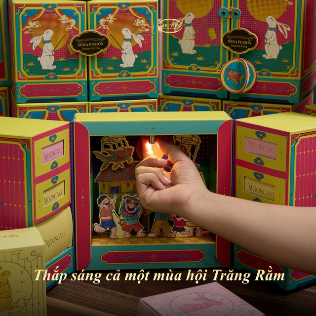 Thắp s&aacute;ng được, lưu giữ được: Hộp b&aacute;nh trung thu khiến cả văn ph&ograve;ng bỏ họp 10 ph&uacute;t để đập hộp - Ảnh 6.