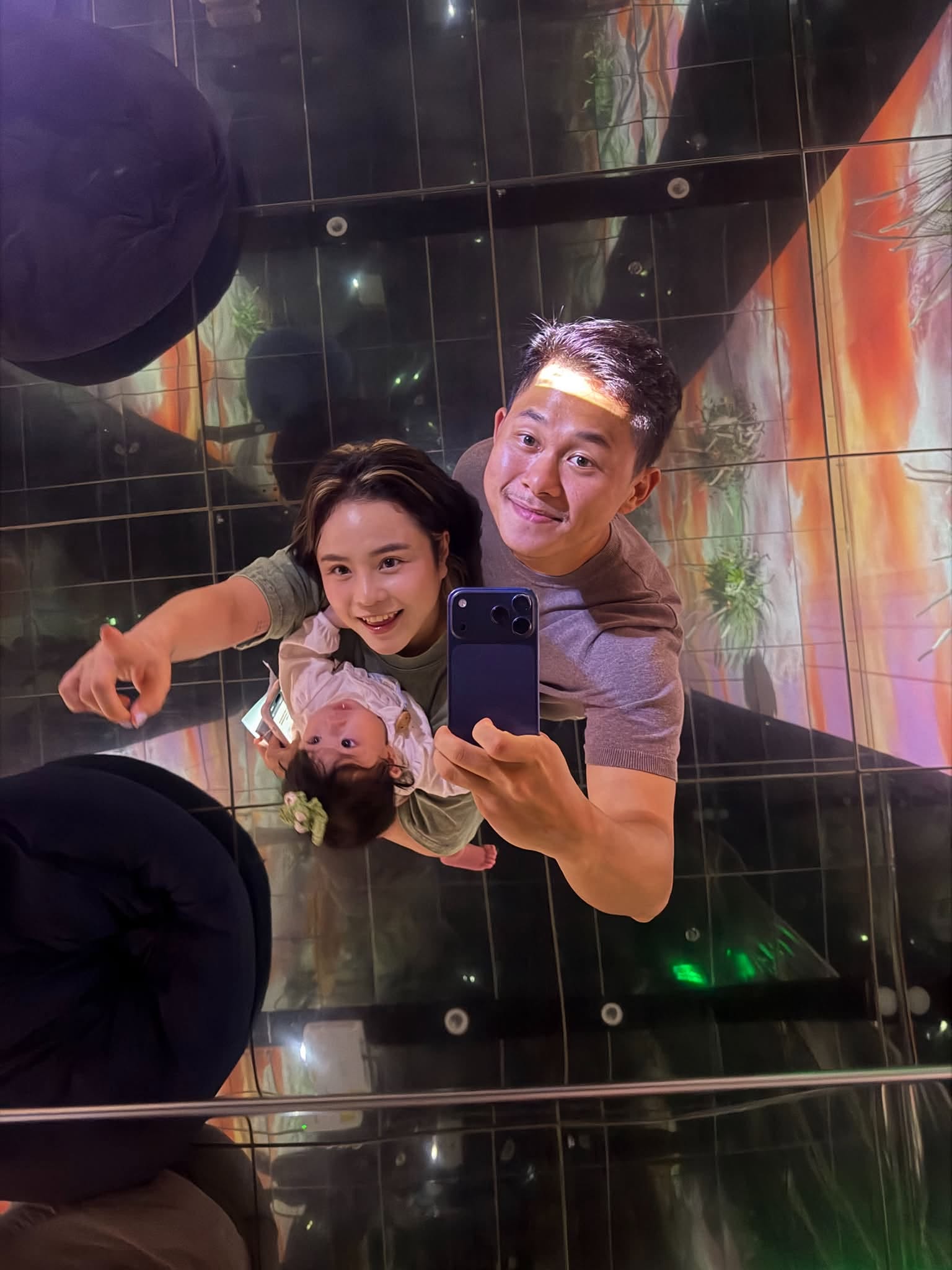 Hotkid mới của showbiz Việt gọi tên bé Cheri - con gái Thái Trinh: Đôi má bánh bao, mắt tròn xoe và biểu cảm "1001 sắc thái" khiến dân mạng phát cuồng - Ảnh 1.
