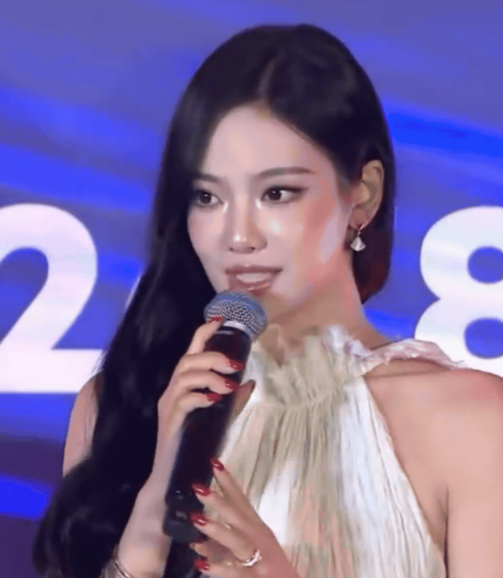 Tứ đại mỹ nhân showbiz "flex" sắc vóc đẹp điên đảo: Thần thái "bén ngót từng centimet" ai cũng đổ rạp! - Ảnh 3.