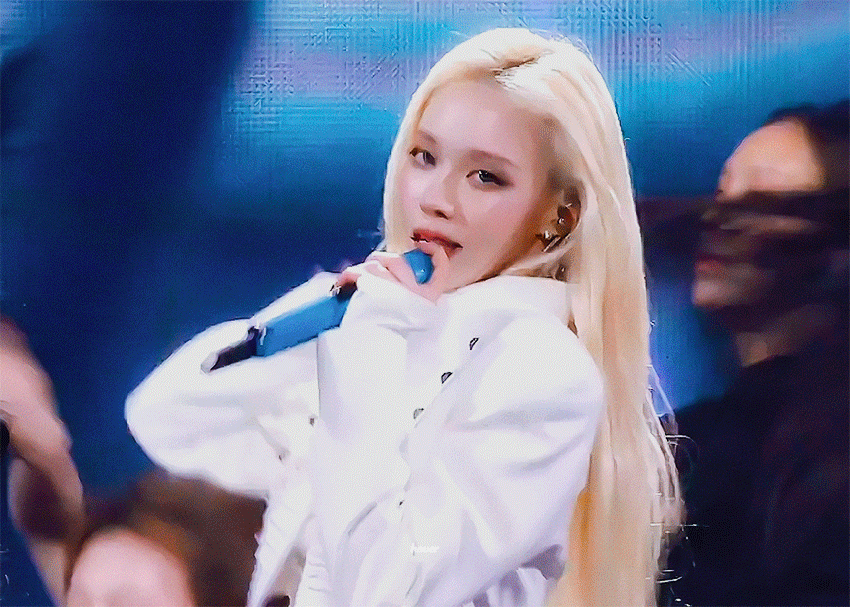 Tứ đại mỹ nhân showbiz "flex" sắc vóc đẹp điên đảo: Thần thái "bén ngót từng centimet" ai cũng đổ rạp! - Ảnh 7.