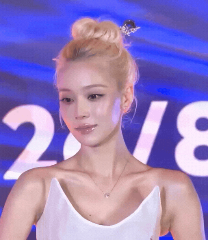 Tứ đại mỹ nhân showbiz "flex" sắc vóc đẹp điên đảo: Thần thái "bén ngót từng centimet" ai cũng đổ rạp! - Ảnh 4.