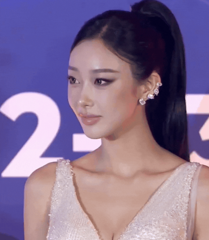 Tứ đại mỹ nhân showbiz "flex" sắc vóc đẹp điên đảo: Thần thái "bén ngót từng centimet" ai cũng đổ rạp! - Ảnh 5.
