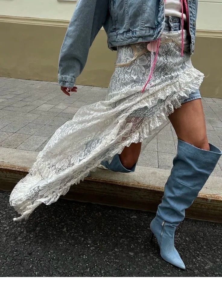 Ren phối denim: Công thức giúp phụ nữ 35+ mặc nữ tính mà không quá điệu đà- Ảnh 2.