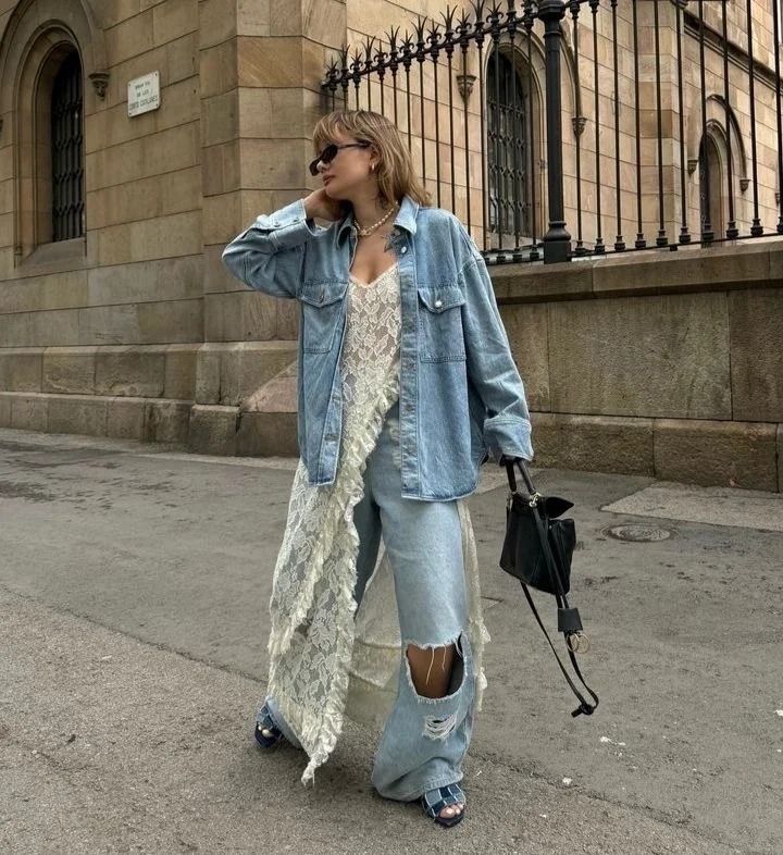 Ren phối denim: Công thức giúp phụ nữ 35+ mặc nữ tính mà không quá điệu đà- Ảnh 3.