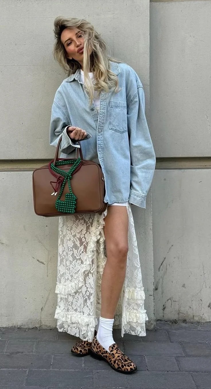 Ren phối denim: Công thức giúp phụ nữ 35+ mặc nữ tính mà không quá điệu đà- Ảnh 10.