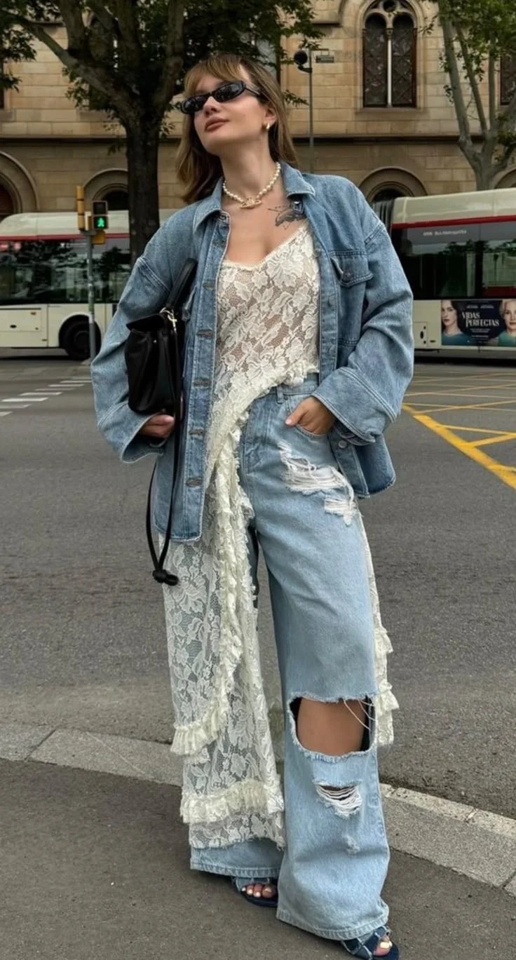 Ren phối denim: Công thức giúp phụ nữ 35+ mặc nữ tính mà không quá điệu đà- Ảnh 4.