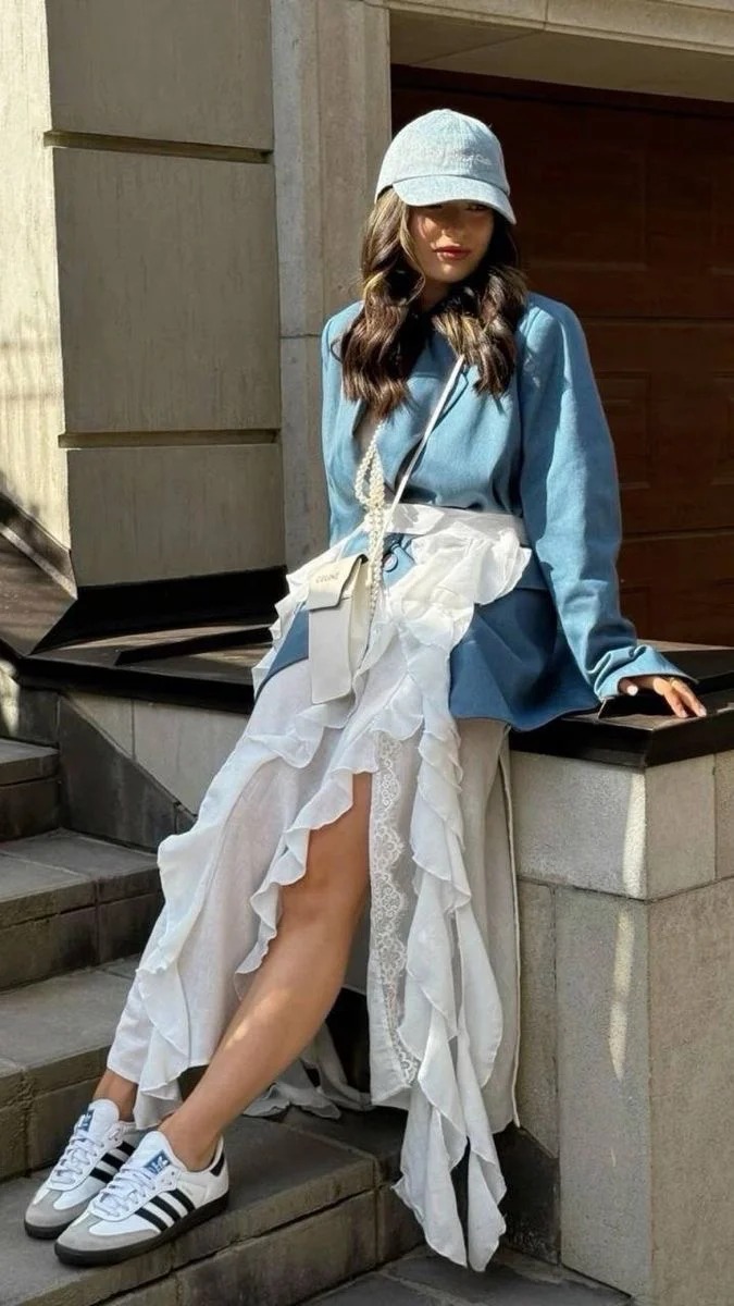 Ren phối denim: Công thức giúp phụ nữ 35+ mặc nữ tính mà không quá điệu đà- Ảnh 9.