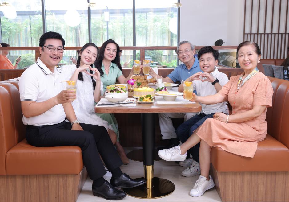 M&oacute;n qu&agrave; Vu Lan v&ocirc; gi&aacute;: C&ugrave;ng cha mẹ vun đắp b&igrave;nh y&ecirc;n tại Phương Đ&ocirc;ng Asahi - Ảnh 2.