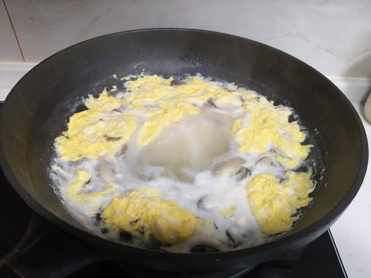 Bữa tối chỉ c&oacute; 3 m&oacute;n nấu đơn giản m&agrave; lại ngon, con trai t&ocirc;i reo l&ecirc;n: "Ngon tuyệt, con sẽ b&eacute;o l&ecirc;n mất!"- Ảnh 14.