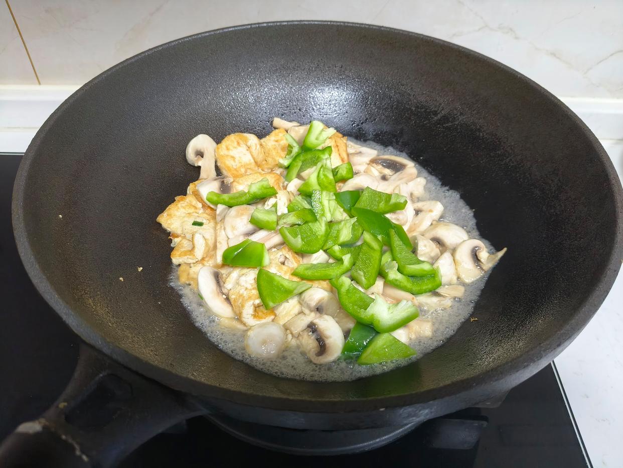 Bữa tối chỉ c&oacute; 3 m&oacute;n nấu đơn giản m&agrave; lại ngon, con trai t&ocirc;i reo l&ecirc;n: "Ngon tuyệt, con sẽ b&eacute;o l&ecirc;n mất!"- Ảnh 11.