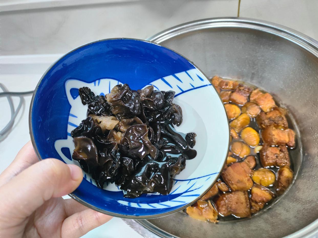 Bữa tối chỉ c&oacute; 3 m&oacute;n nấu đơn giản m&agrave; lại ngon, con trai t&ocirc;i reo l&ecirc;n: "Ngon tuyệt, con sẽ b&eacute;o l&ecirc;n mất!"- Ảnh 6.