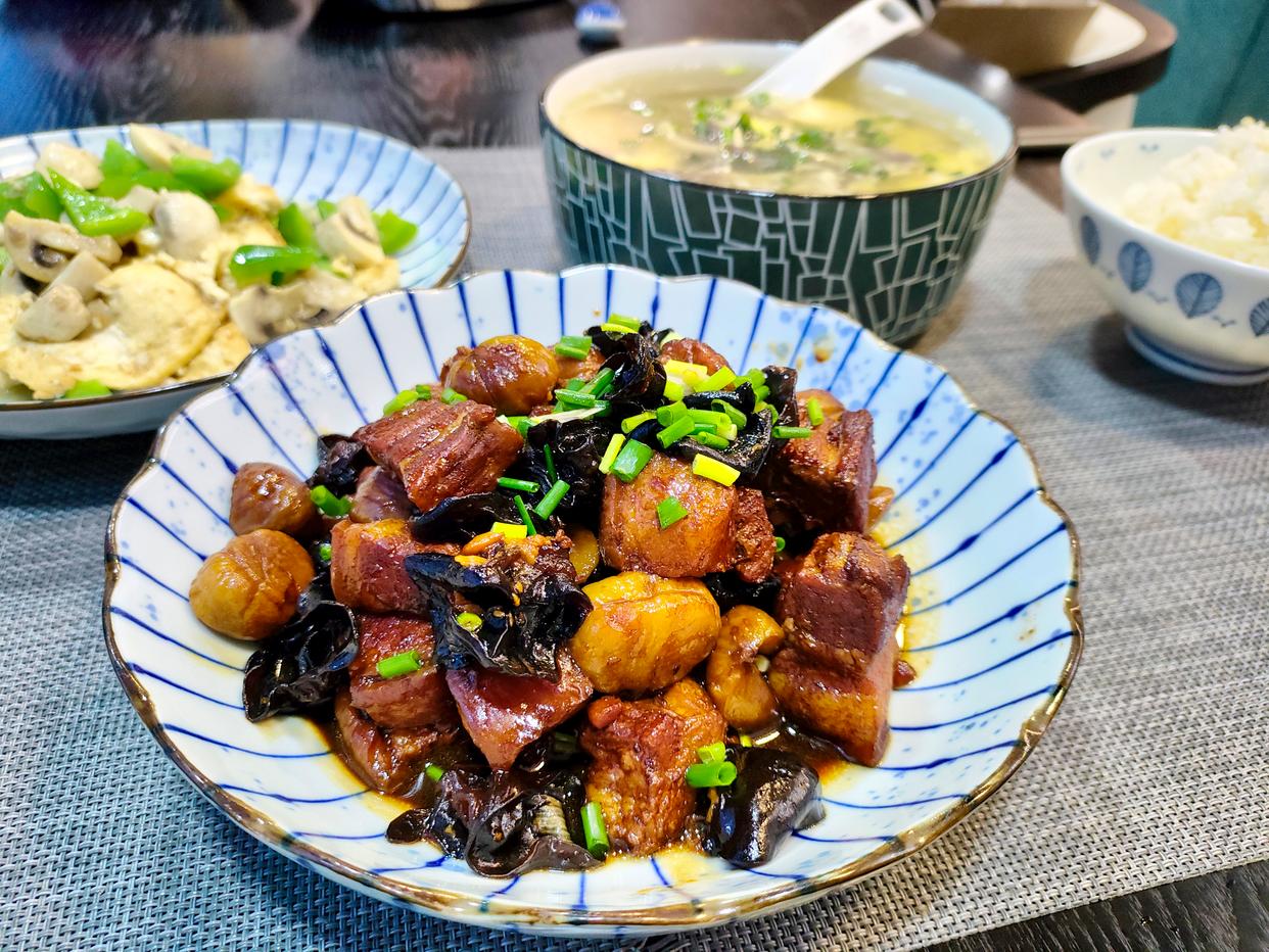 Bữa tối chỉ c&oacute; 3 m&oacute;n nấu đơn giản m&agrave; lại ngon, con trai t&ocirc;i reo l&ecirc;n: "Ngon tuyệt, con sẽ b&eacute;o l&ecirc;n mất!"- Ảnh 2.