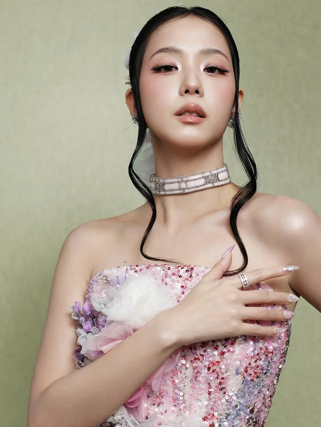 2 bức ảnh selfie trước gương "tố cáo" tuổi tác của Jisoo (BLACKPINK) - Ảnh 10.