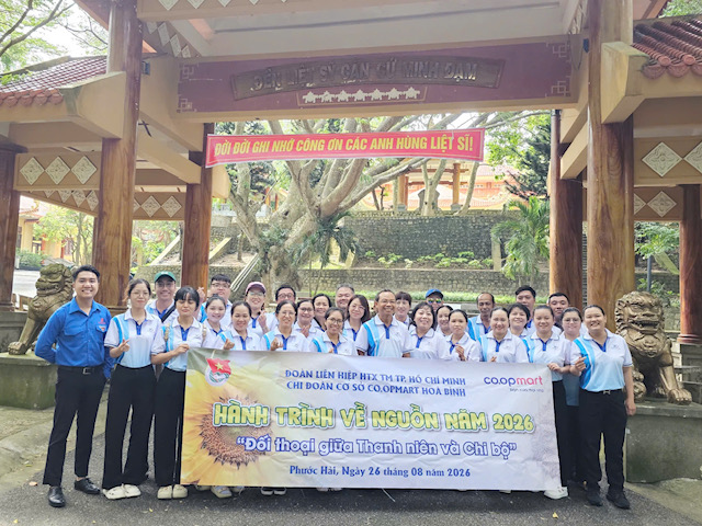 Chi bộ Si&ecirc;u thị H&ograve;a B&igrave;nh: Gắn gi&aacute;o dục truyền thống với n&acirc;ng cao chất lượng ph&aacute;t triển Đảng - Ảnh 1.