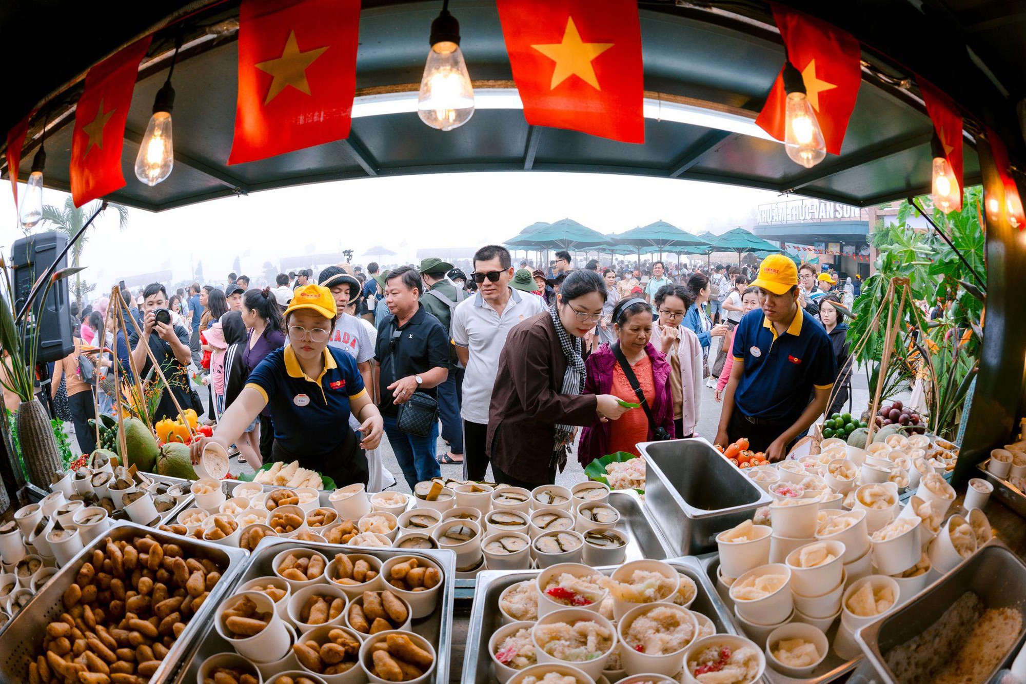 “Đã mắt” ngắm các kiệt tác trong triển lãm gốm tâm linh có quy mô lớn nhất Việt Nam tại núi Bà Đen- Ảnh 11.
