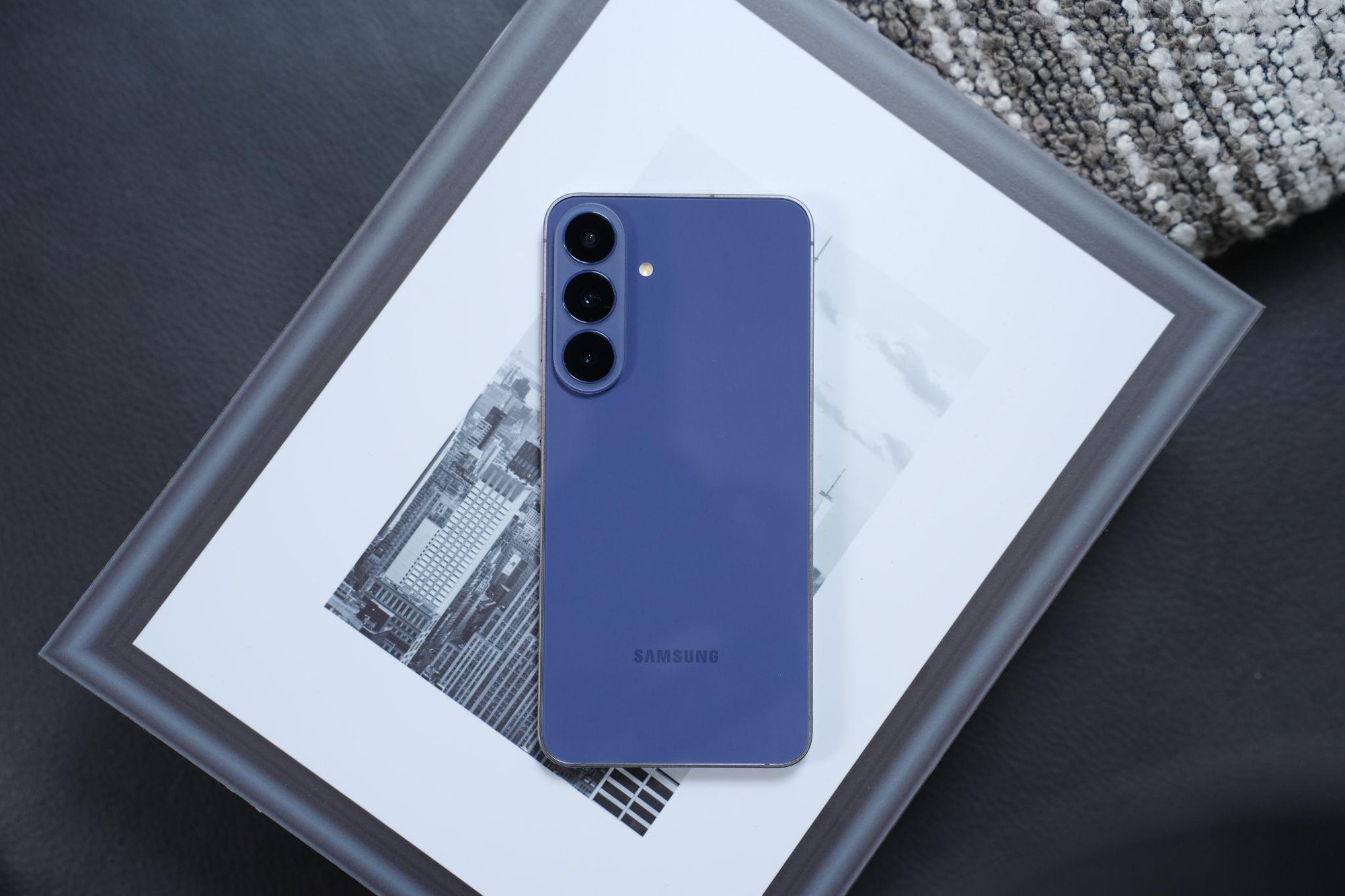 Từ nụ hôn đầu đến lần cột mốc thăng tiến sự nghiệp, Galaxy S26 FE tái hiện sống động khoảnh khắc Epic của người dùng- Ảnh 5.