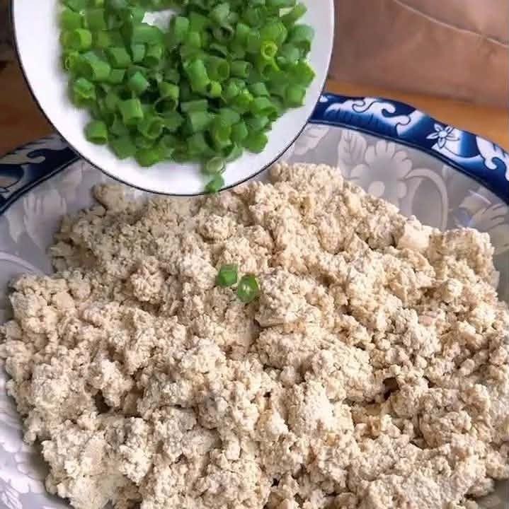 Đậu phụ đừng nấu canh, rán hoặc sốt cà chua nữa: Đây là công thức "hô biến" đậu phụ mới lạ, siêu ngon- Ảnh 2.