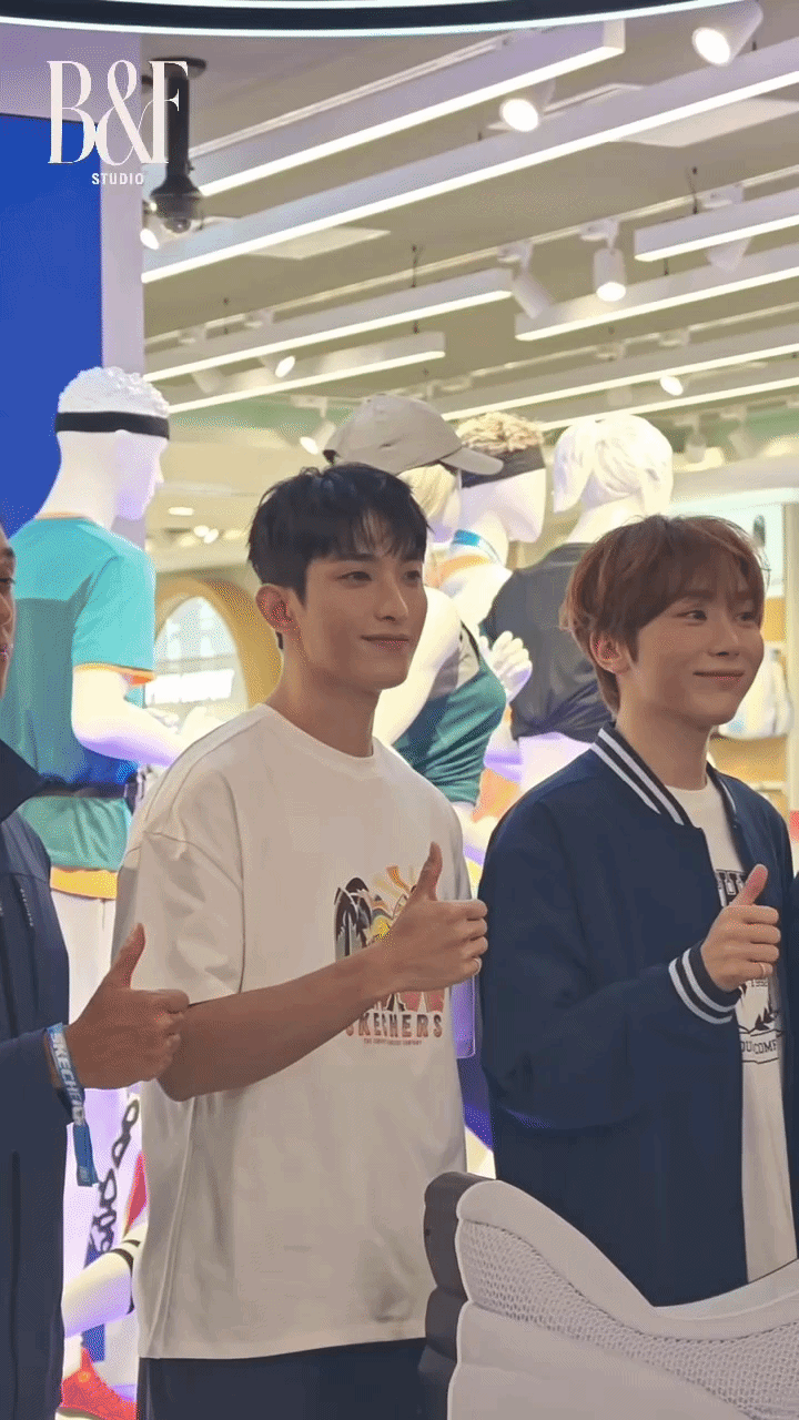 SEVENTEEN khiến 4 tầng TTTM đông đúc khi đổ bộ event Skechers, tiết lộ bí quyết để luôn "mới" sau 11 năm- Ảnh 4.